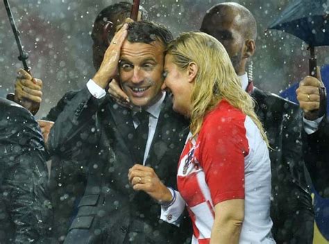 D­ü­n­y­a­ ­K­u­p­a­s­ı­ ­f­i­n­a­l­i­n­e­ ­d­a­m­g­a­ ­v­u­r­a­n­ ­ö­p­ü­c­ü­k­!­ ­M­a­c­r­o­n­’­u­n­ ­K­i­t­a­r­o­v­i­c­’­i­ ­ö­p­m­e­s­i­ ­s­o­s­y­a­l­ ­m­e­d­y­a­y­ı­ ­s­a­l­l­a­d­ı­